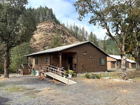 4696 Cow Creek Rd, Riddle, OR 97469