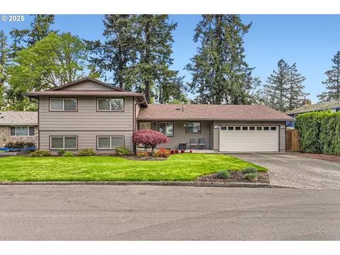 16655 Tudor Dr, Gladstone, OR 97027