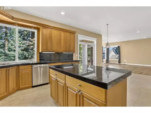 Kitchen - 2427 SElliott Dr, Gresham, OR 97080 photo 4 of 6