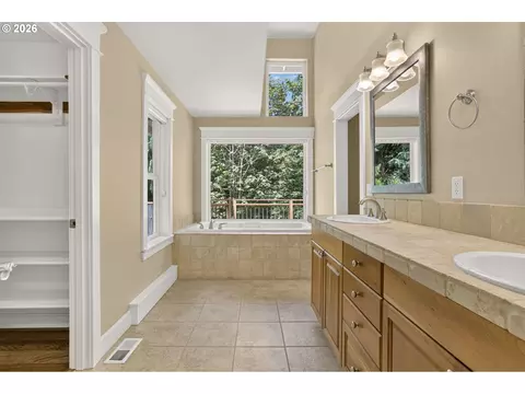 Bath - 2427 SElliott Dr, Gresham, OR 97080 photo 2 of 4