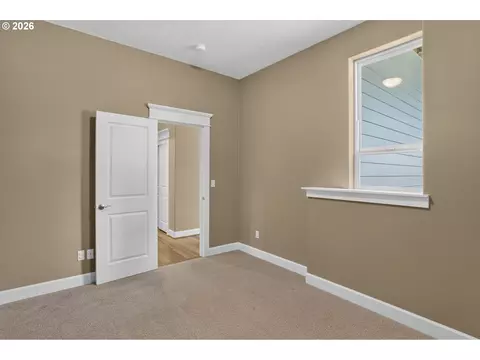 Bedroom - 2427 SElliott Dr, Gresham, OR 97080 photo 5 of 9