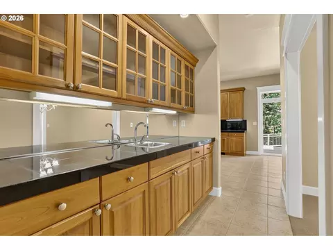 Kitchen - 2427 SElliott Dr, Gresham, OR 97080 photo 5 of 6