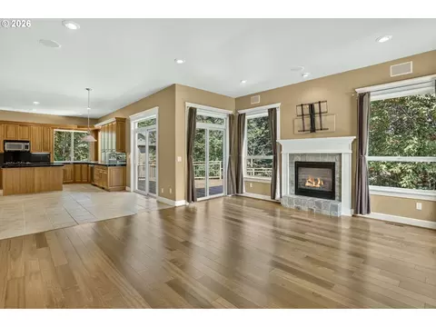 Living - 2427 SElliott Dr, Gresham, OR 97080 photo 2 of 8