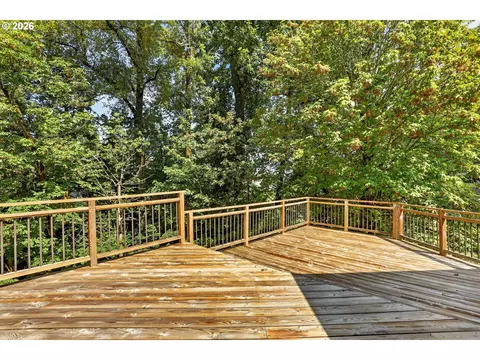 Exterior - 2427 SElliott Dr, Gresham, OR 97080 photo 6 of 8