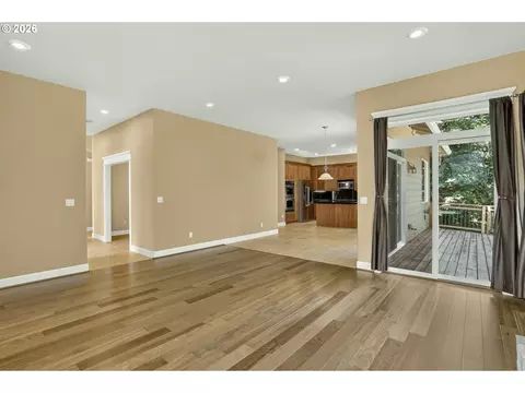 Living - 2427 SElliott Dr, Gresham, OR 97080 photo 3 of 8