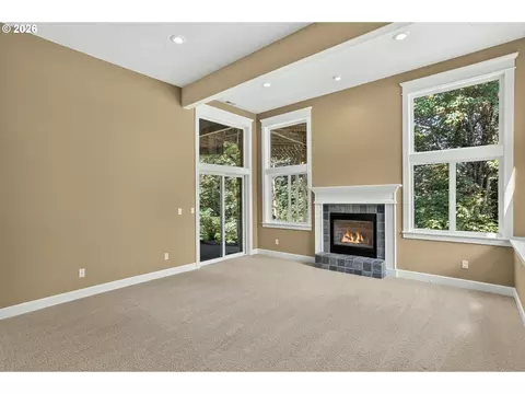 Living - 2427 SElliott Dr, Gresham, OR 97080 photo 7 of 8
