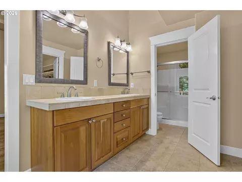 Bath - 2427 SElliott Dr, Gresham, OR 97080 photo 1 of 4