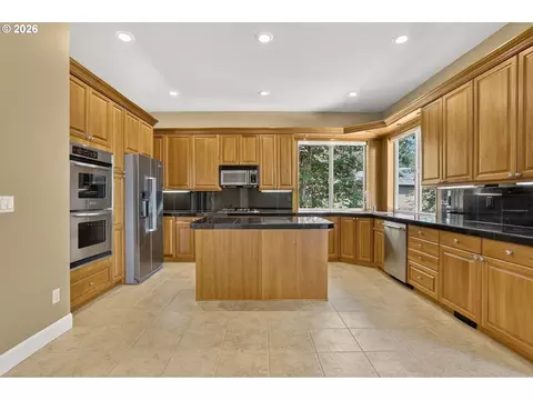 Kitchen - 2427 SElliott Dr, Gresham, OR 97080 photo 1 of 6