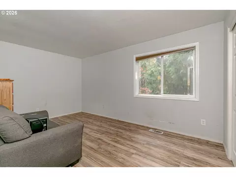 Living - 36430 Dubarko Rd, Sandy, OR 97055 photo 5 of 6