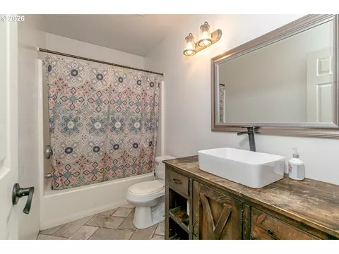 Bath - 36430 Dubarko Rd, Sandy, OR 97055 photo 2 of 3
