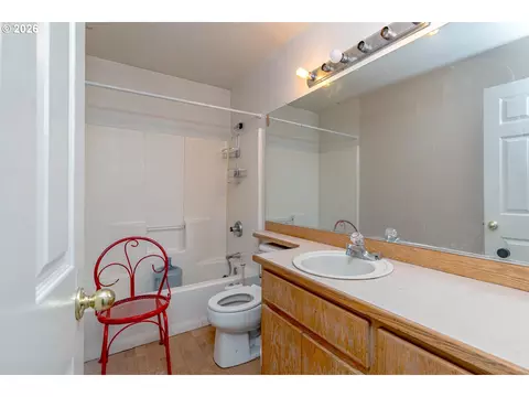 Bath - 36430 Dubarko Rd, Sandy, OR 97055 photo 3 of 3