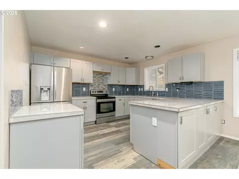 Kitchen - 36430 Dubarko Rd, Sandy, OR 97055 photo 1 of 7
