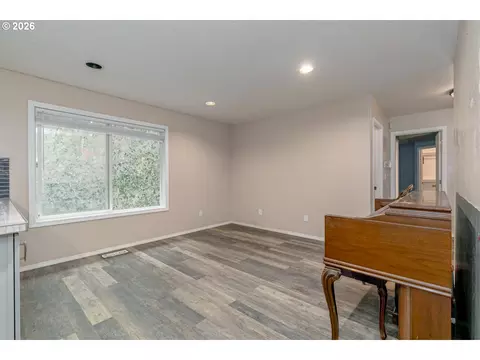 Living - 36430 Dubarko Rd, Sandy, OR 97055 photo 4 of 6