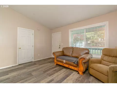 Living - 36430 Dubarko Rd, Sandy, OR 97055 photo 2 of 6