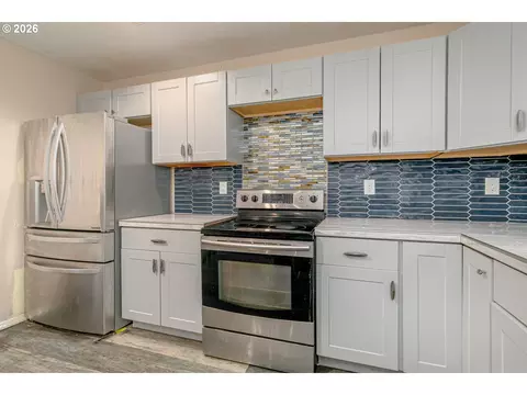 Kitchen - 36430 Dubarko Rd, Sandy, OR 97055 photo 3 of 7