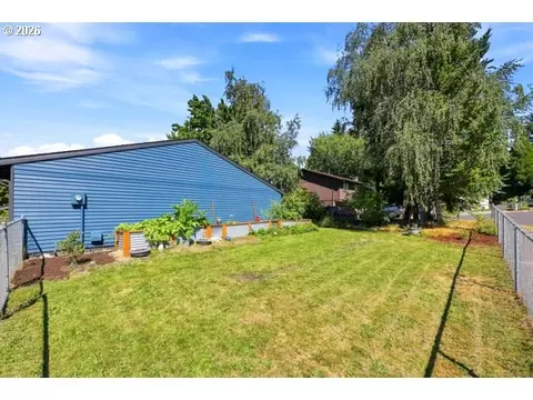 Exterior - 3691 NE 4th St, Gresham, OR 97030 photo 5 of 7