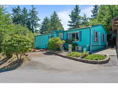 1465 Village Pines Ct, Coos Bay, OR 97420