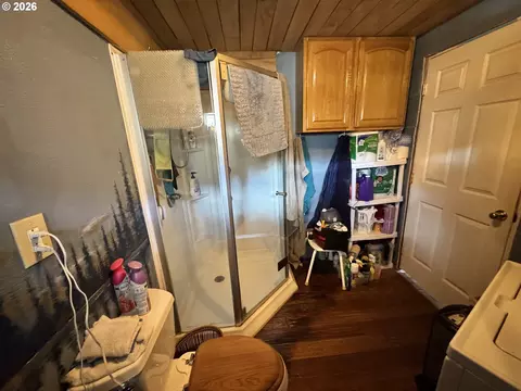 Bath - 680 1st Ave, Powers, OR 97466 photo 3 of 3