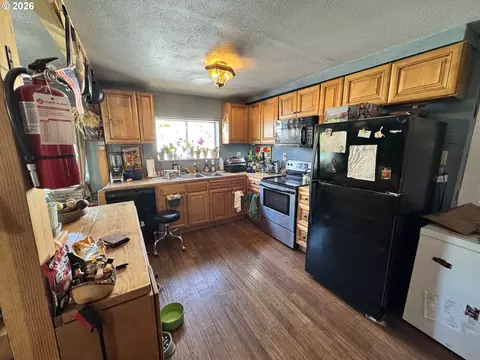 Kitchen - 680 1st Ave, Powers, OR 97466 photo 1 of 5