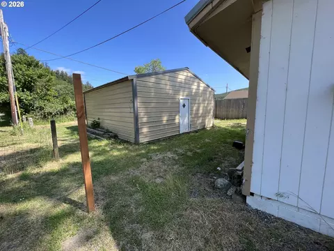 Exterior - 680 1st Ave, Powers, OR 97466 photo 4 of 4