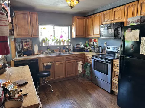 Kitchen - 680 1st Ave, Powers, OR 97466 photo 2 of 5