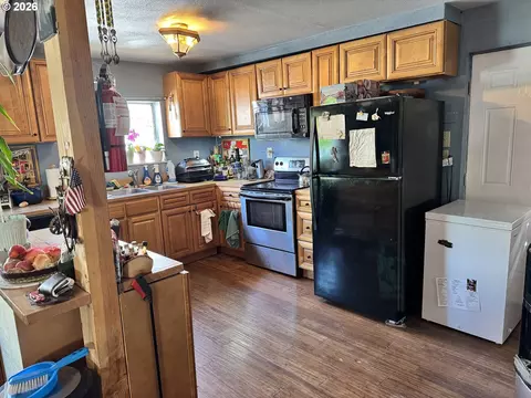 Kitchen - 680 1st Ave, Powers, OR 97466 photo 5 of 5