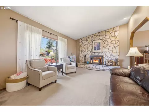 Living - 1910 SW 3rd Dr, Gresham, OR 97080 photo 1 of 7