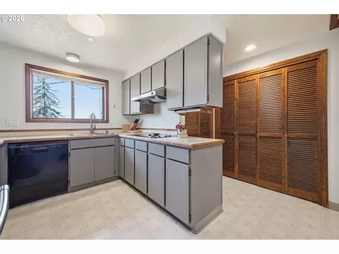 Kitchen - 1910 SW 3rd Dr, Gresham, OR 97080 photo 3 of 3
