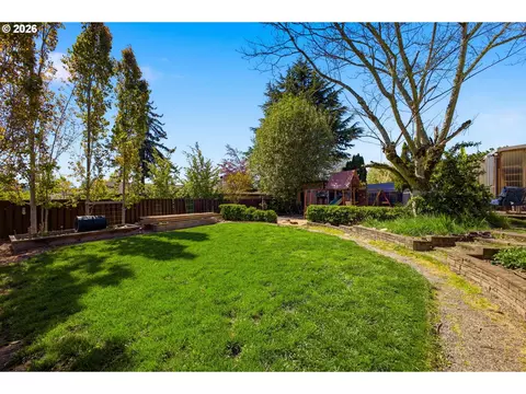 Exterior - 1910 SW 3rd Dr, Gresham, OR 97080 photo 6 of 6
