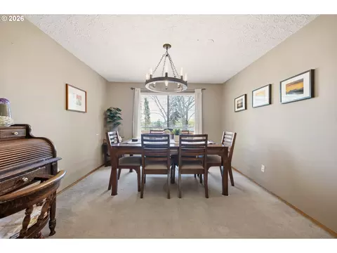 Dining - 1910 SW 3rd Dr, Gresham, OR 97080 photo 2 of 2