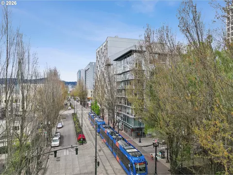 533 NE Holladay St #701, Portland, OR 97232