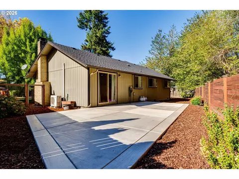 Exterior - 2337 Willona Park, Eugene, OR 97408 photo 4 of 8