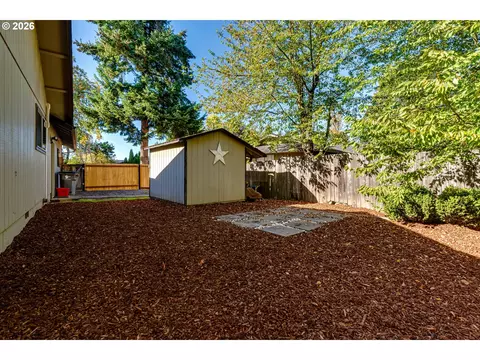 Exterior - 2337 Willona Park, Eugene, OR 97408 photo 6 of 8