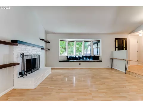 Living - 2337 Willona Park, Eugene, OR 97408 photo 3 of 4