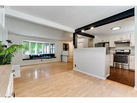 Living - 2337 Willona Park, Eugene, OR 97408 photo 4 of 4