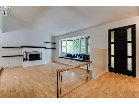 Living - 2337 Willona Park, Eugene, OR 97408 photo 2 of 4