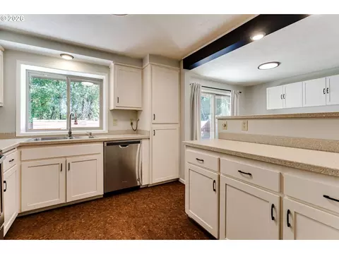 Kitchen - 2337 Willona Park, Eugene, OR 97408 photo 3 of 4
