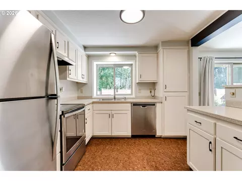 Kitchen - 2337 Willona Park, Eugene, OR 97408 photo 2 of 4