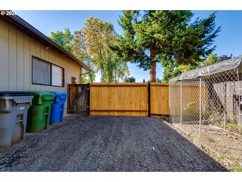 Exterior - 2337 Willona Park, Eugene, OR 97408 photo 7 of 8