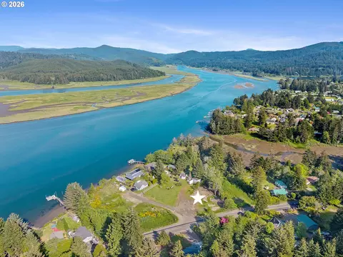 SE Medowlark Ln, Waldport, OR 97394