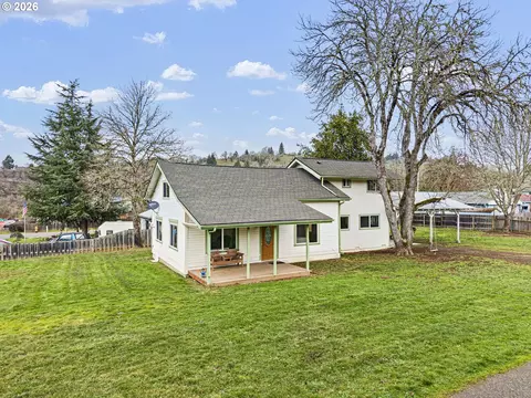 116 NE 8th St, Oakland, OR 97462
