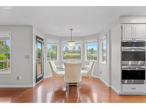 Dining - 2607 SW Pleasant View Dr, Gresham, OR 97080 photo 1 of 3