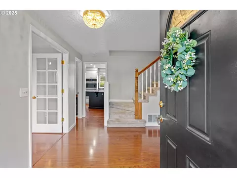 Entry Way - 2607 SW Pleasant View Dr, Gresham, OR 97080 photo 1 of 1