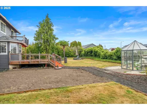 Exterior - 2607 SW Pleasant View Dr, Gresham, OR 97080 photo 12 of 16