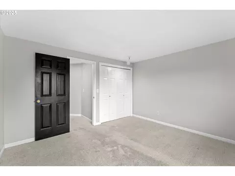 Bedroom - 2607 SW Pleasant View Dr, Gresham, OR 97080 photo 5 of 6