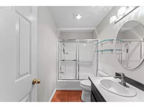 Bath - 2607 SW Pleasant View Dr, Gresham, OR 97080 photo 1 of 4
