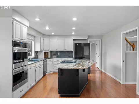 Kitchen - 2607 SW Pleasant View Dr, Gresham, OR 97080 photo 1 of 4