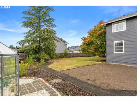 Exterior - 2607 SW Pleasant View Dr, Gresham, OR 97080 photo 9 of 16