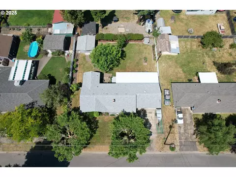 131 Mountain View Ave, Myrtle Creek, OR 97457