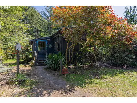 88102 Mallory Ln, Bandon, OR 97411